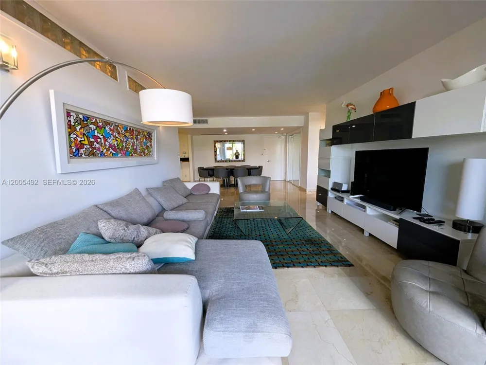 5161 Collins Ave #518 Miami Beach, FL 33140
