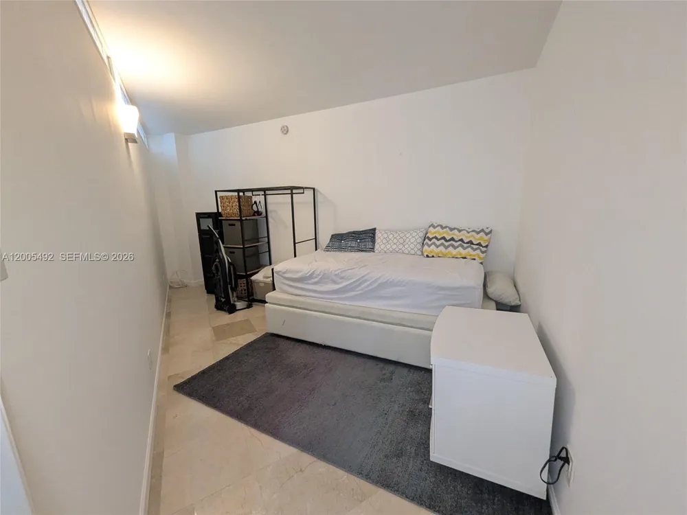 5161 Collins Ave #518 Miami Beach, FL 33140
