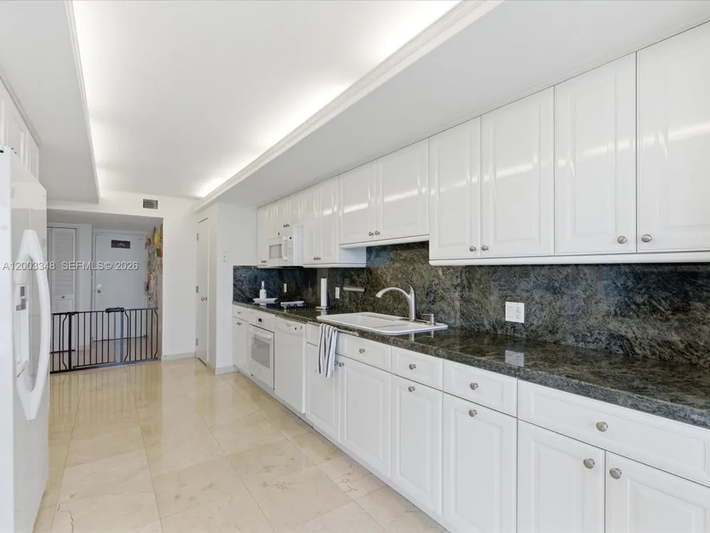 600 Grapetree Dr #10BN Key Biscayne, FL 33149