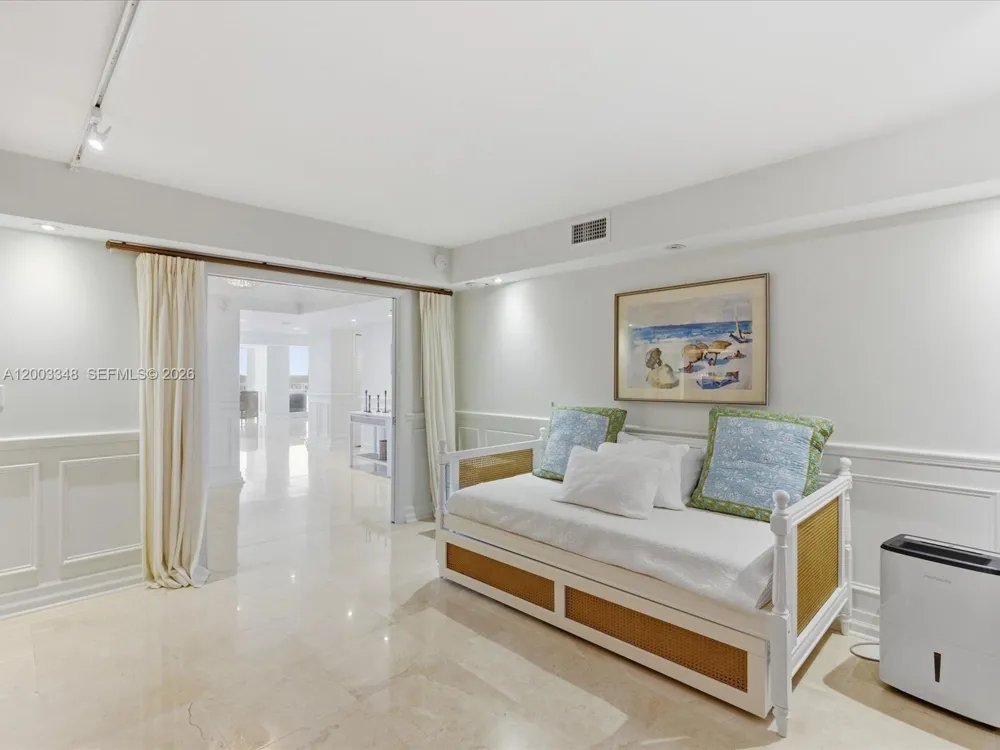 600 Grapetree Dr #10BN Key Biscayne, FL 33149