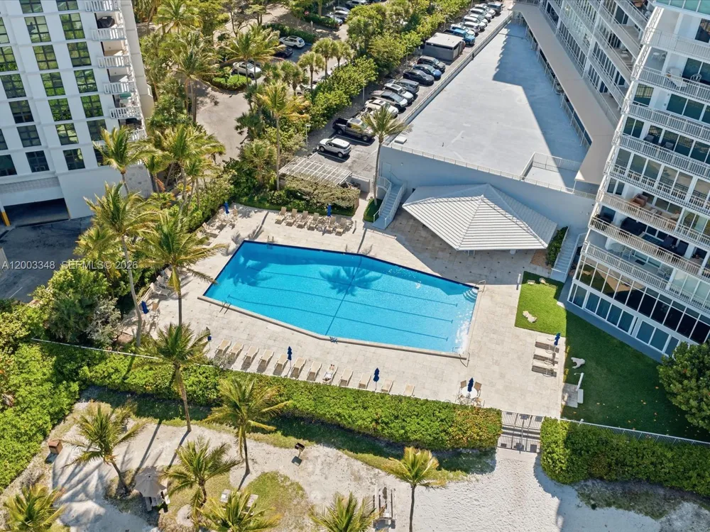 600 Grapetree Dr #10BN Key Biscayne, FL 33149