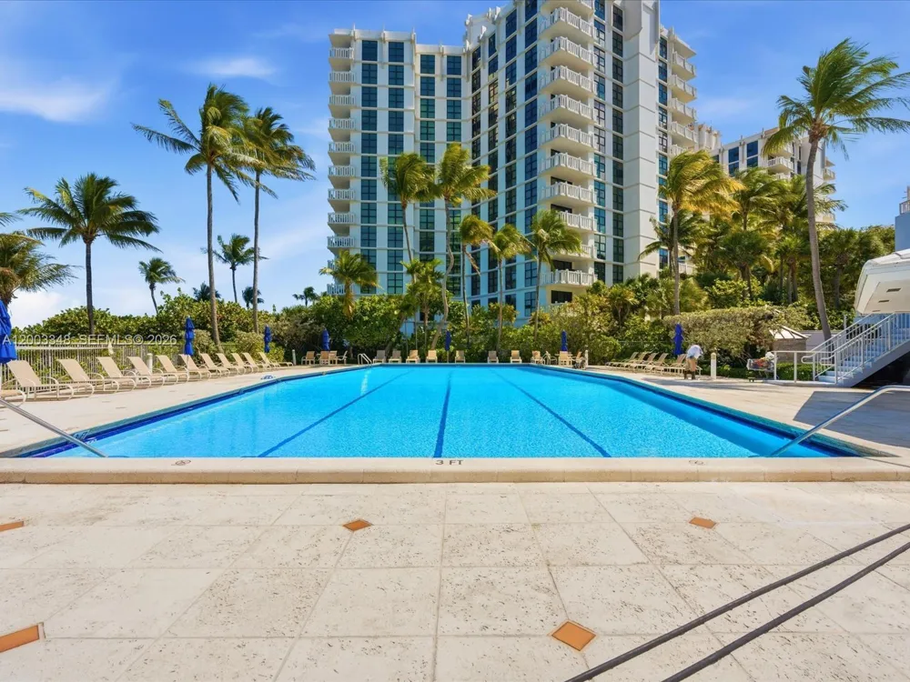 600 Grapetree Dr #10BN Key Biscayne, FL 33149