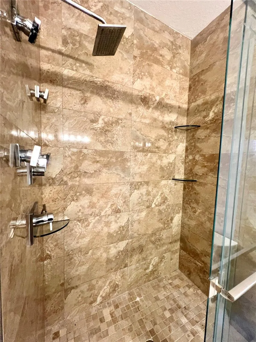 809 HARBOR OAK LANE Clearwater, FL 33756