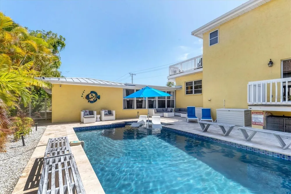 301 AVENIDA MADERA #A Sarasota, FL 34242