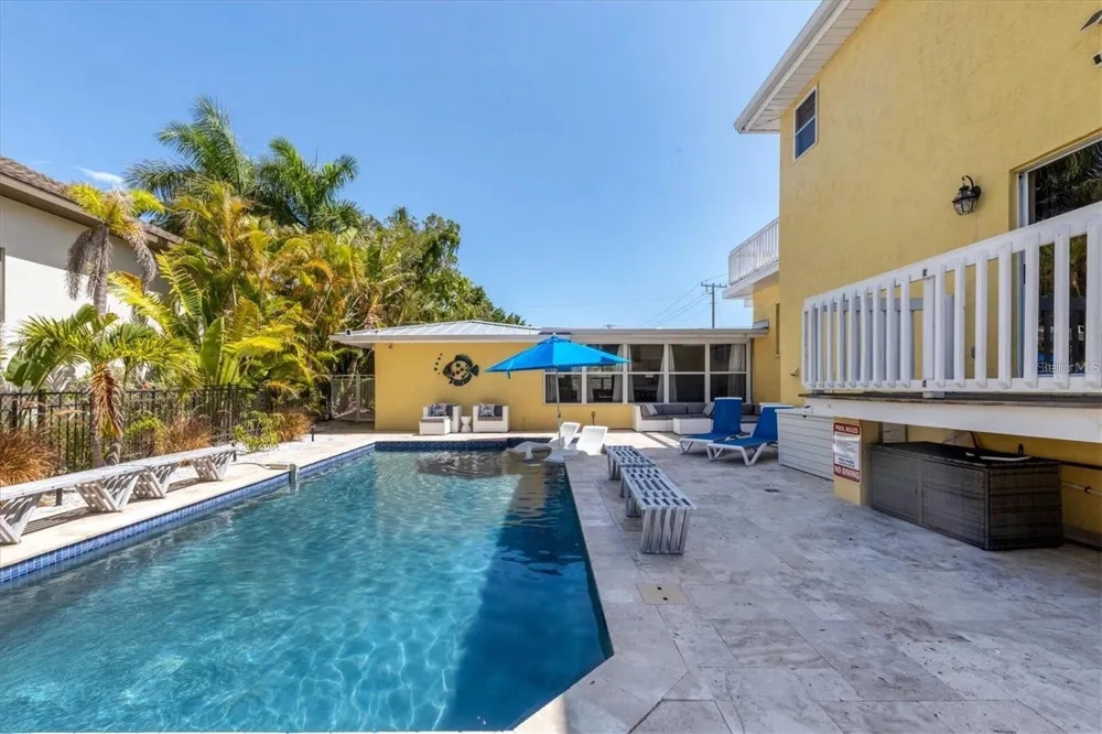 301 AVENIDA MADERA #A Sarasota, FL 34242
