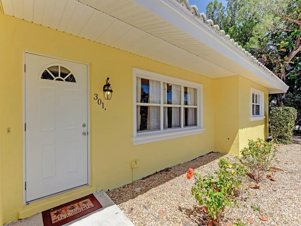301 AVENIDA MADERA #B Sarasota, FL 34242