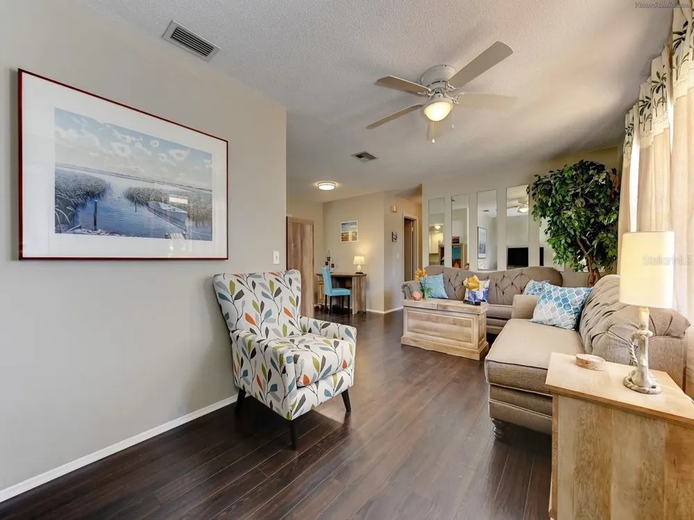 301 AVENIDA MADERA #B Sarasota, FL 34242