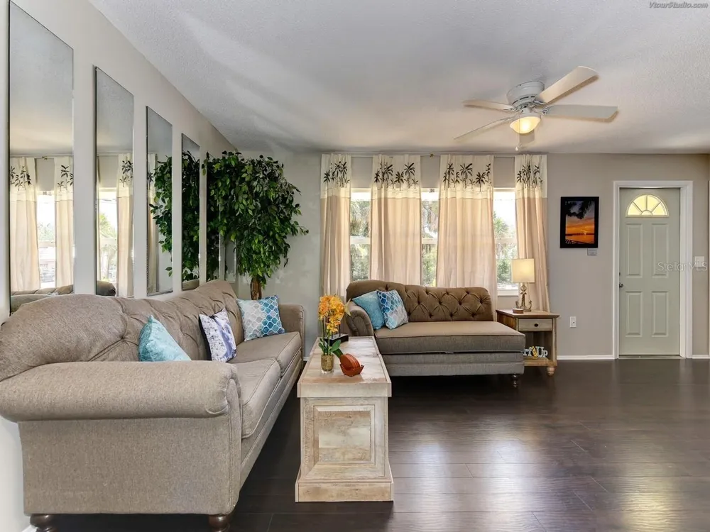 301 AVENIDA MADERA #B Sarasota, FL 34242