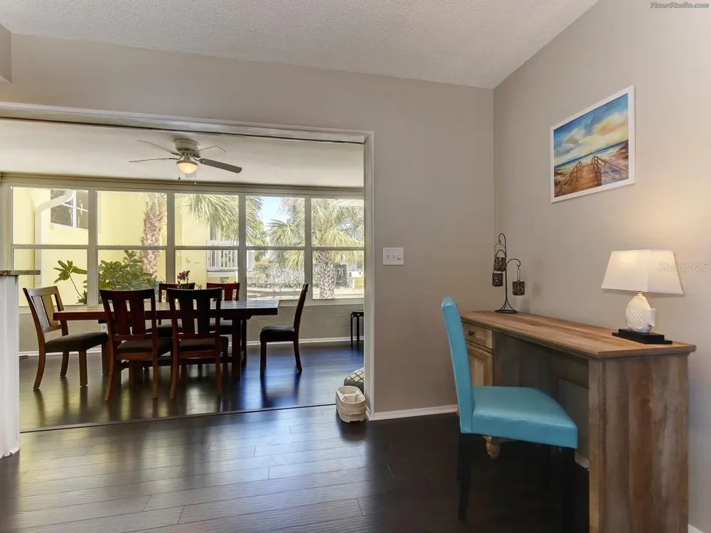 301 AVENIDA MADERA #B Sarasota, FL 34242