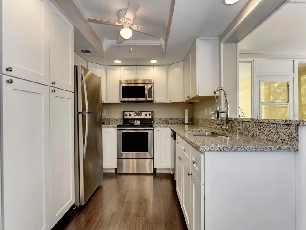 301 AVENIDA MADERA #B Sarasota, FL 34242