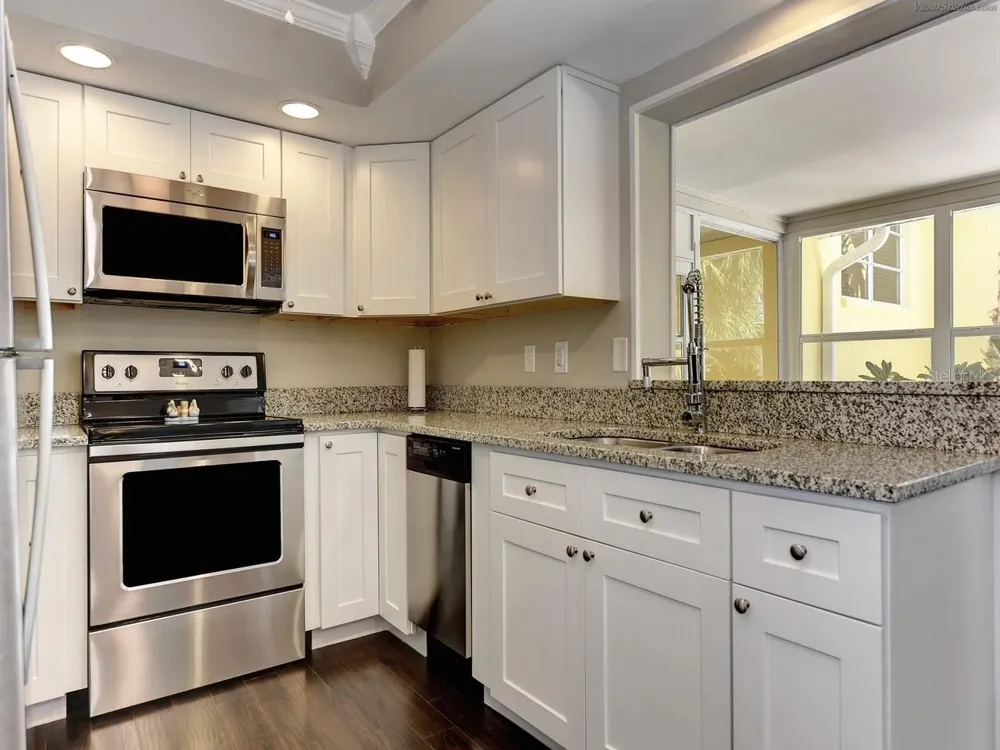 301 AVENIDA MADERA #B Sarasota, FL 34242