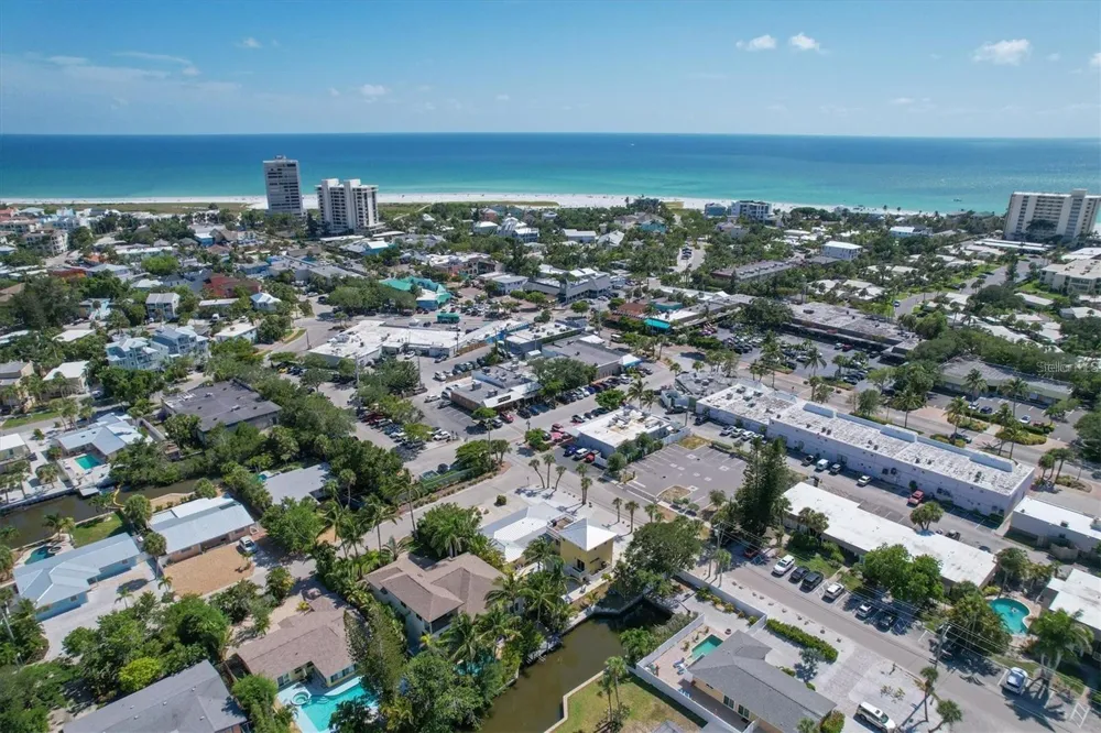301 AVENIDA MADERA #B Sarasota, FL 34242
