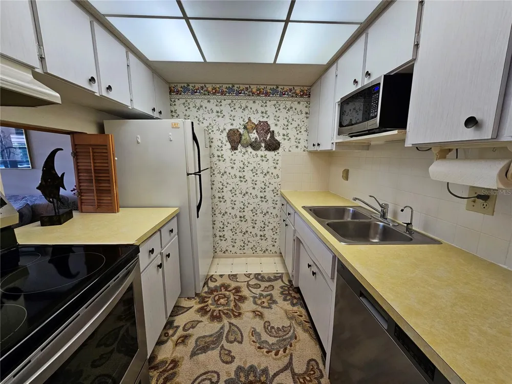 6 QUAILS RUN BOULEVARD #9 Englewood, FL 34223