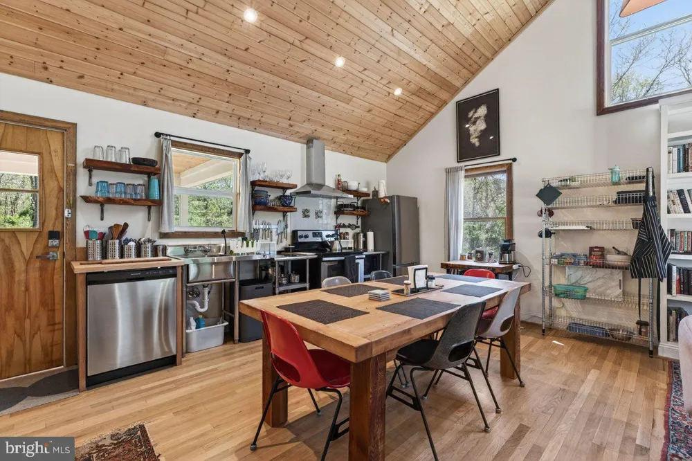 202 LAKE ARROWHEAD ROAD Luray, VA 22835