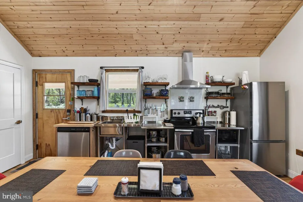 202 LAKE ARROWHEAD ROAD Luray, VA 22835