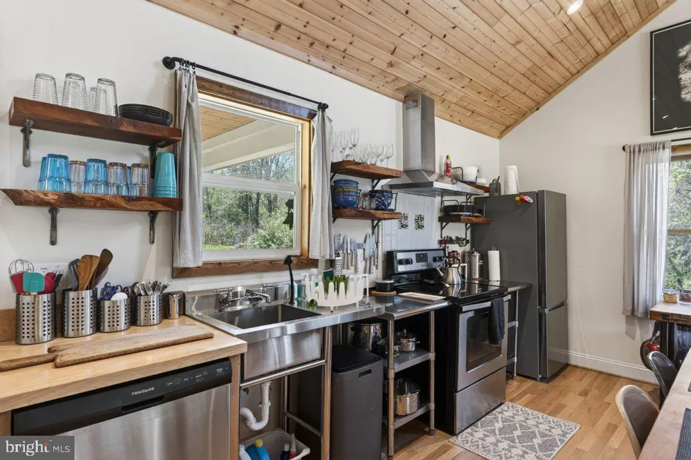 202 LAKE ARROWHEAD ROAD Luray, VA 22835