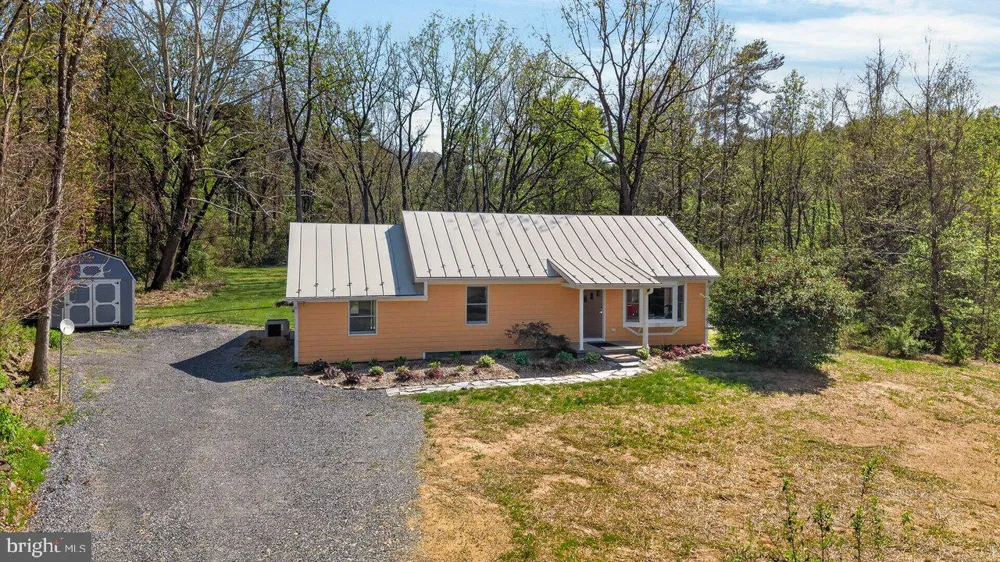 202 LAKE ARROWHEAD ROAD Luray, VA 22835