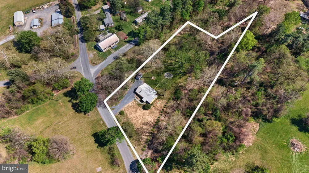 202 LAKE ARROWHEAD ROAD Luray, VA 22835