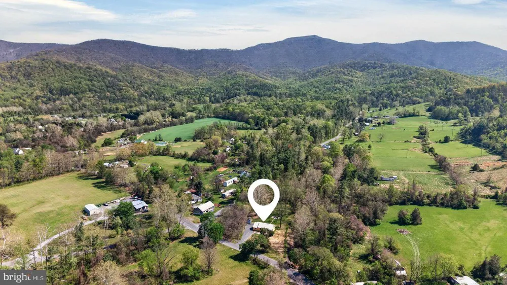 202 LAKE ARROWHEAD ROAD Luray, VA 22835