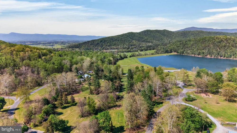 202 LAKE ARROWHEAD ROAD Luray, VA 22835