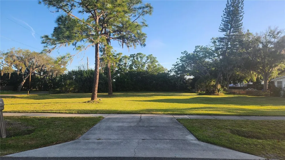 4TH AVE SW Ruskin, FL 33570