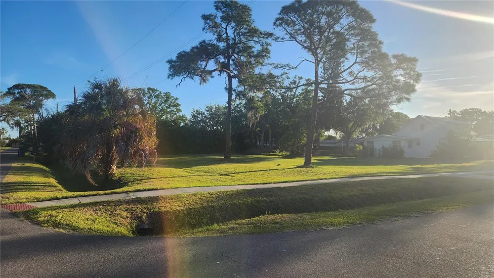 4TH AVE SW Ruskin, FL 33570