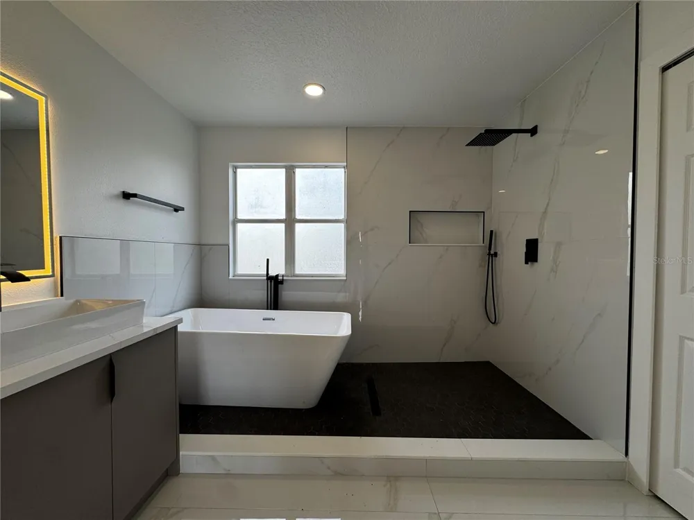 219 LARGOVISTA DRIVE Oakland, FL 34787