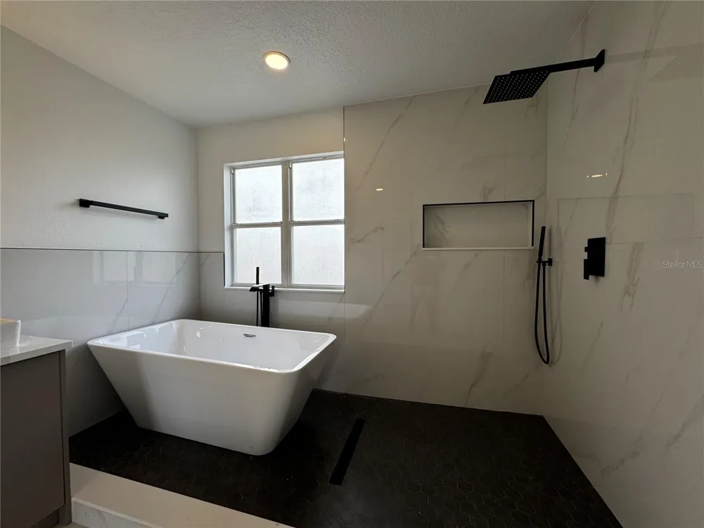 219 LARGOVISTA DRIVE Oakland, FL 34787