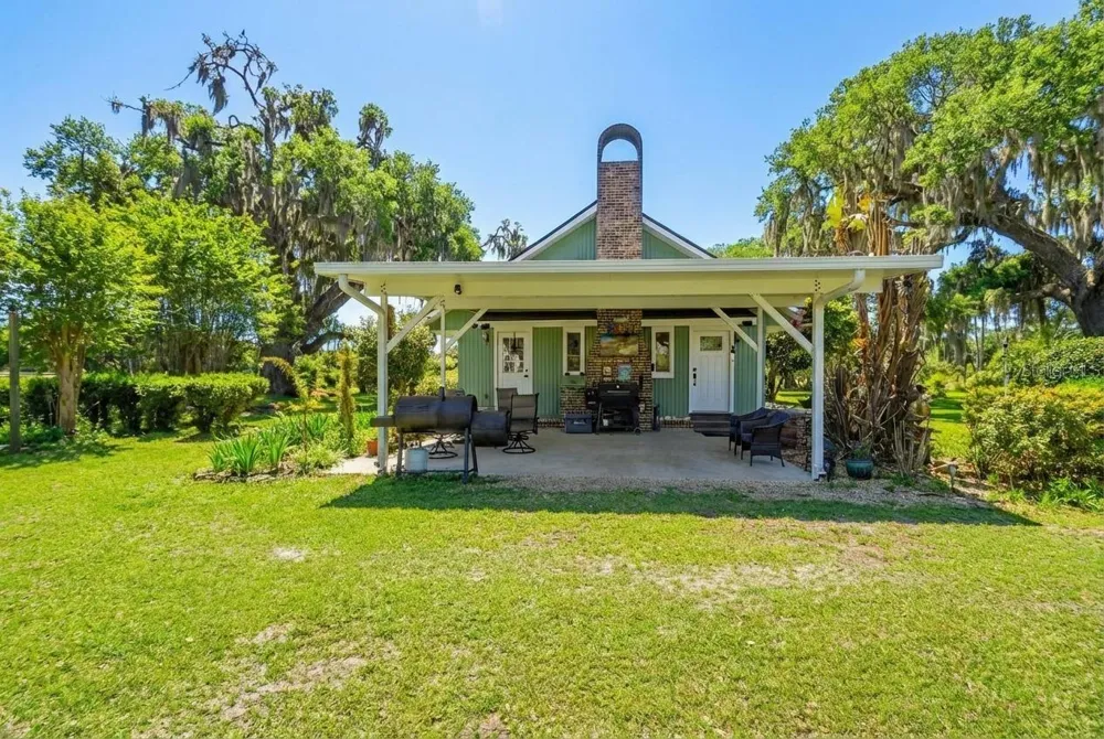 1403 BLACKWELDER ROAD De Leon Springs, FL 32130