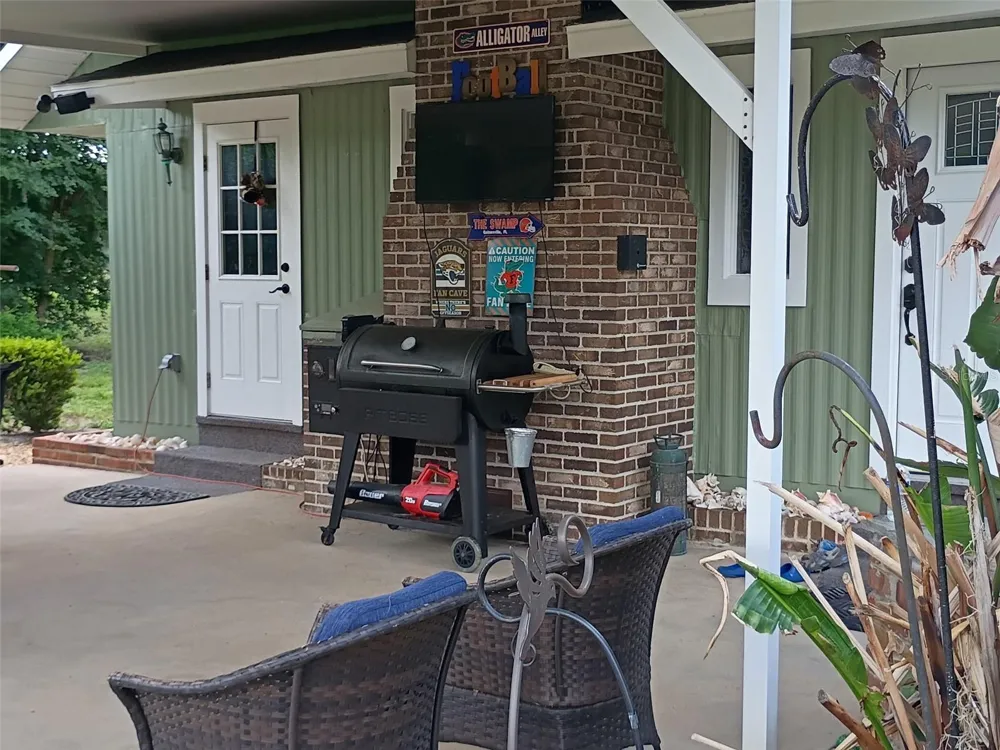 1403 BLACKWELDER ROAD De Leon Springs, FL 32130