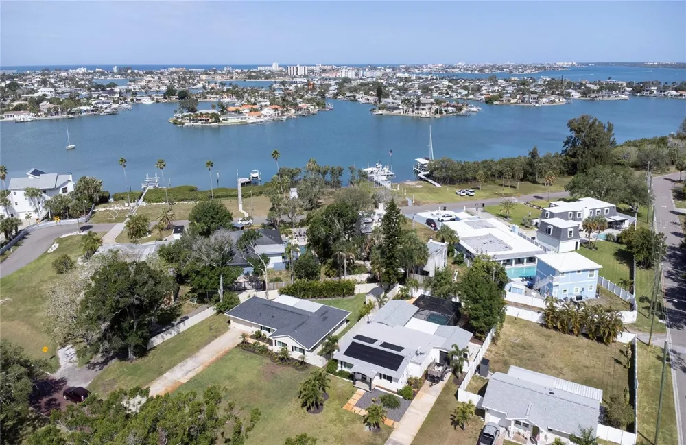662 VILLAGRANDE AVENUE S St Petersburg, FL 33707