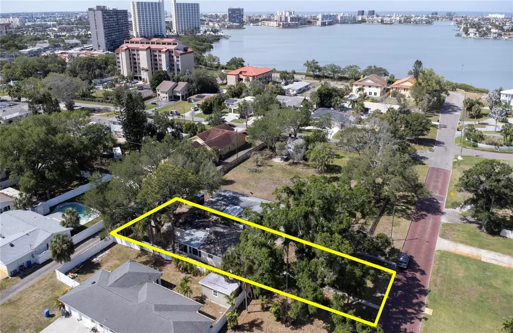 662 VILLAGRANDE AVENUE S St Petersburg, FL 33707