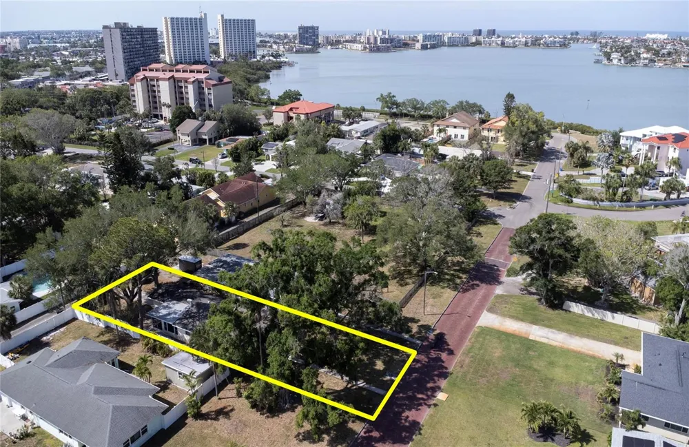 662 VILLAGRANDE AVENUE S St Petersburg, FL 33707