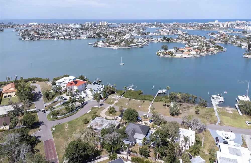 662 VILLAGRANDE AVENUE S St Petersburg, FL 33707