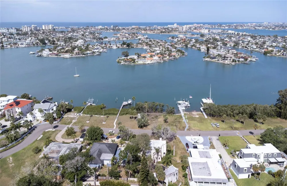 662 VILLAGRANDE AVENUE S St Petersburg, FL 33707