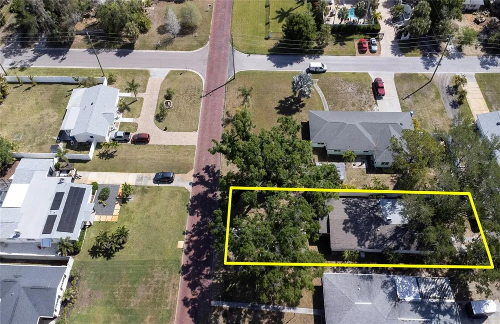 662 VILLAGRANDE AVENUE S St Petersburg, FL 33707