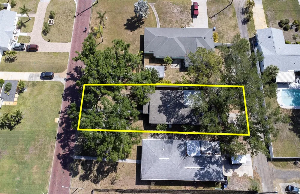 662 VILLAGRANDE AVENUE S St Petersburg, FL 33707