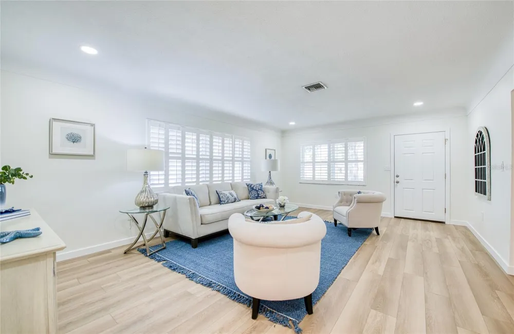 662 VILLAGRANDE AVENUE S St Petersburg, FL 33707