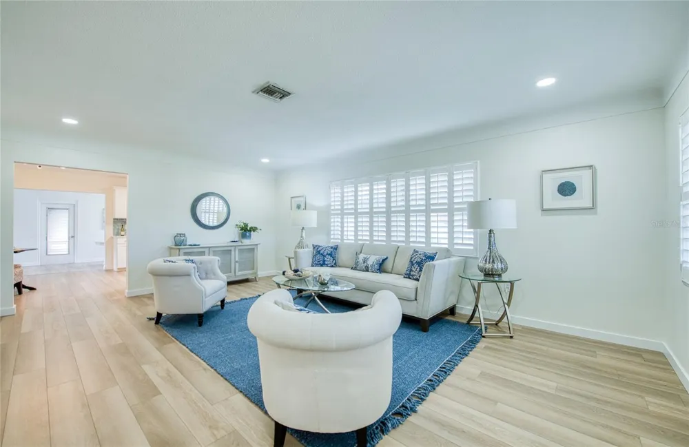 662 VILLAGRANDE AVENUE S St Petersburg, FL 33707