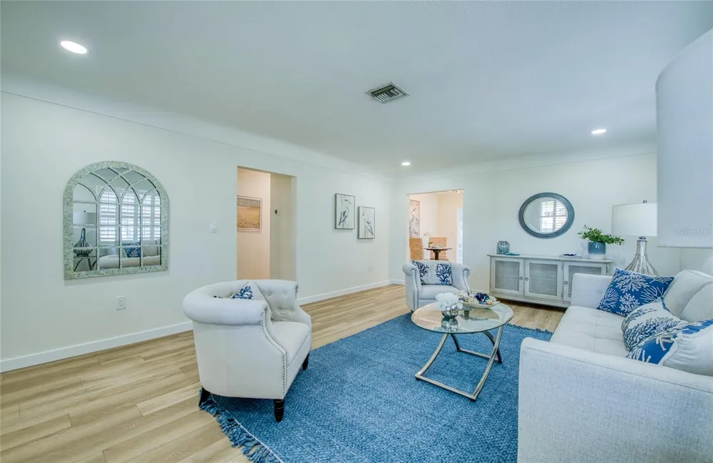 662 VILLAGRANDE AVENUE S St Petersburg, FL 33707