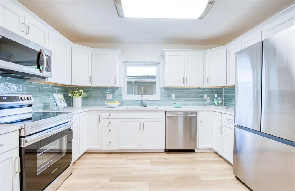 662 VILLAGRANDE AVENUE S St Petersburg, FL 33707