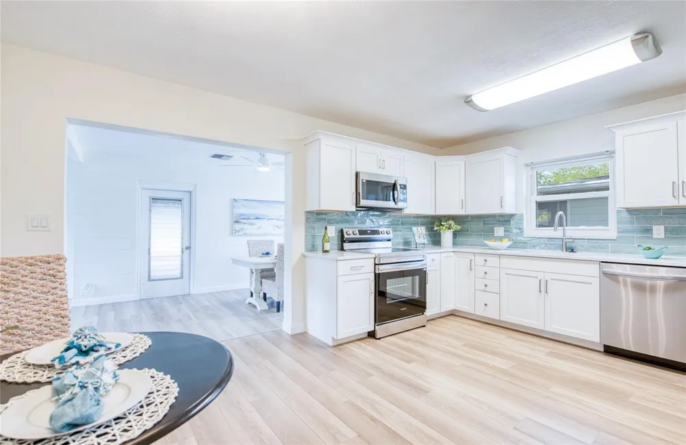 662 VILLAGRANDE AVENUE S St Petersburg, FL 33707
