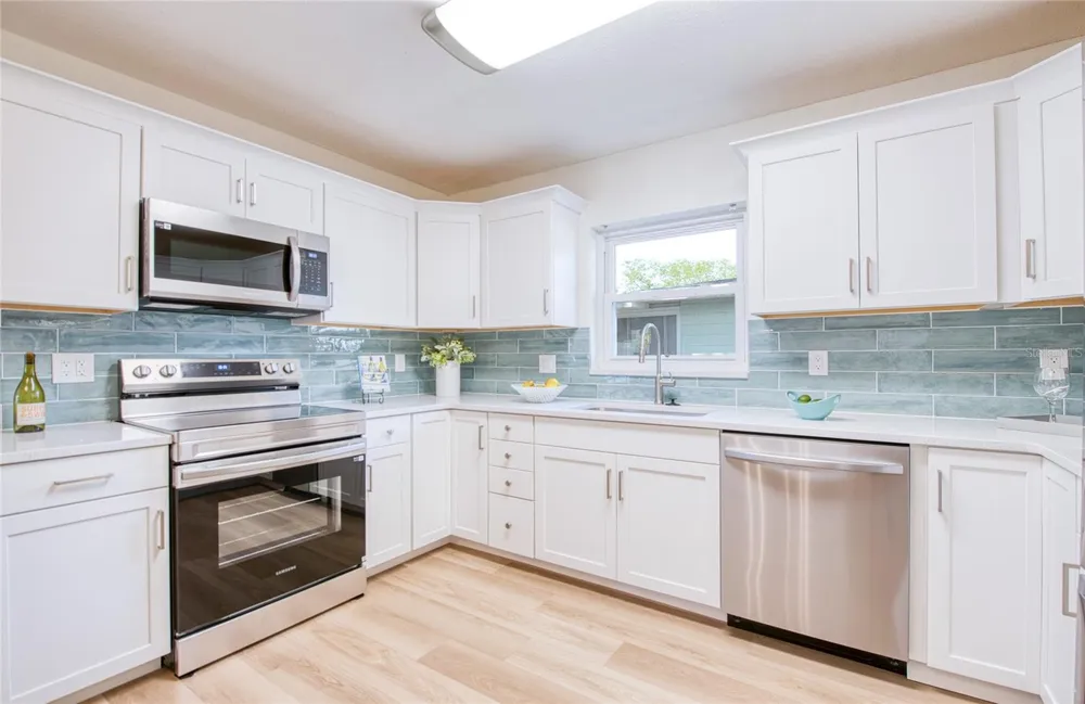 662 VILLAGRANDE AVENUE S St Petersburg, FL 33707