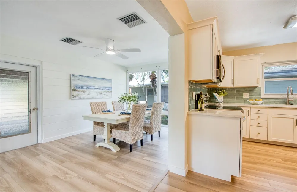 662 VILLAGRANDE AVENUE S St Petersburg, FL 33707