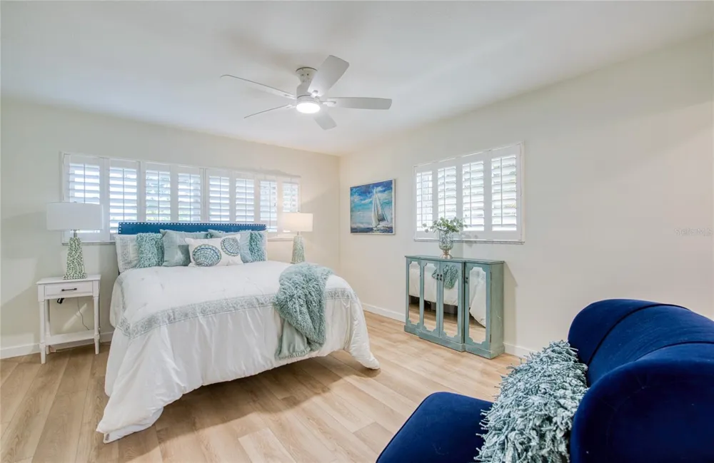662 VILLAGRANDE AVENUE S St Petersburg, FL 33707