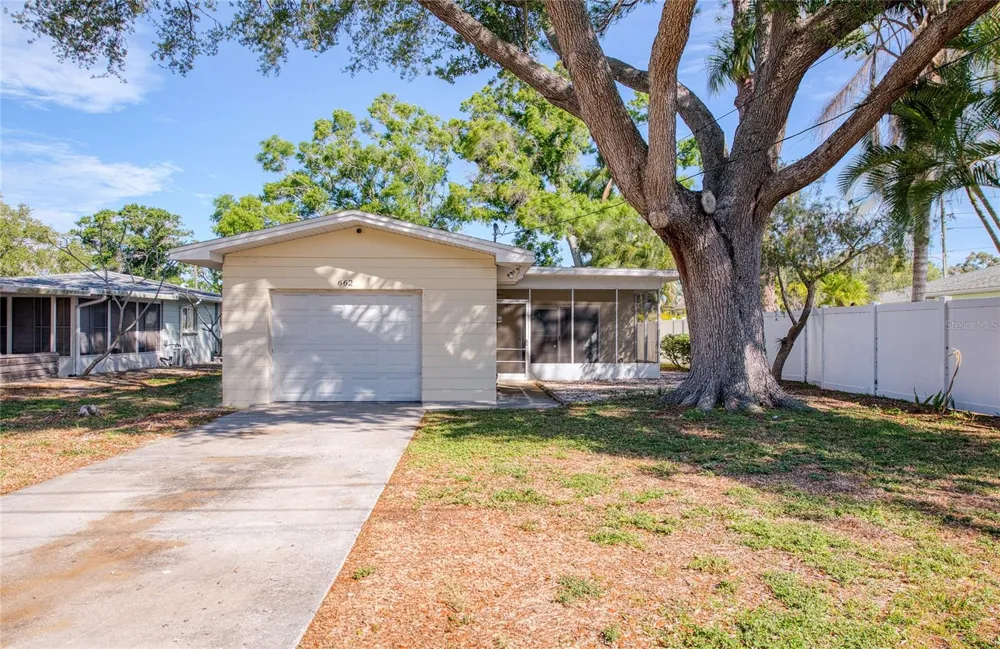 662 VILLAGRANDE AVENUE S St Petersburg, FL 33707