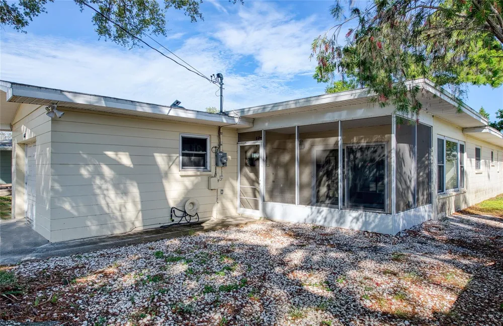 662 VILLAGRANDE AVENUE S St Petersburg, FL 33707