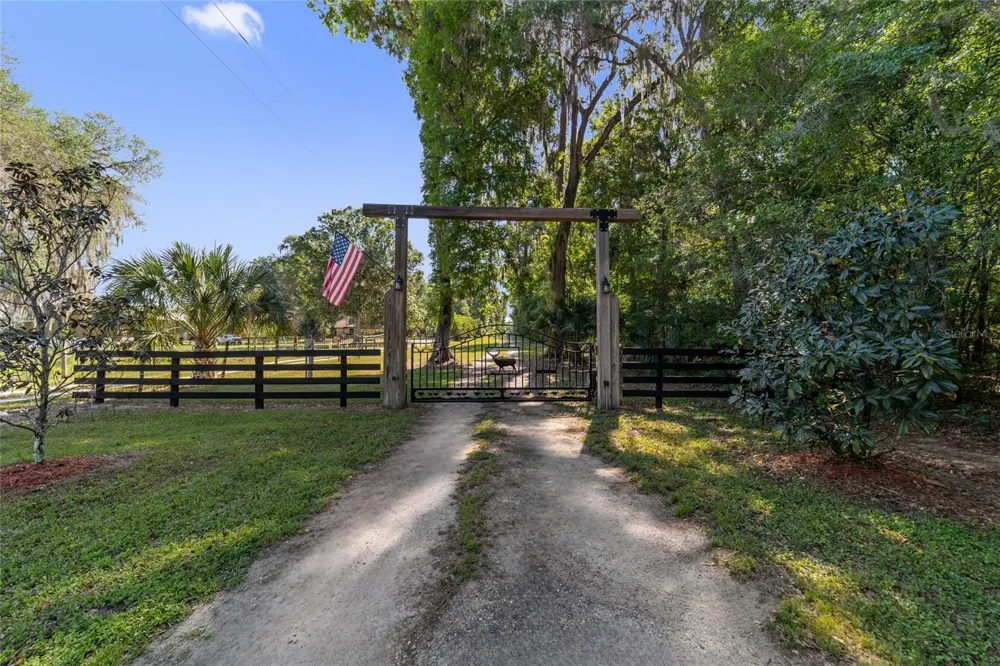 20005 NW 135TH AVENUE Micanopy, FL 32667