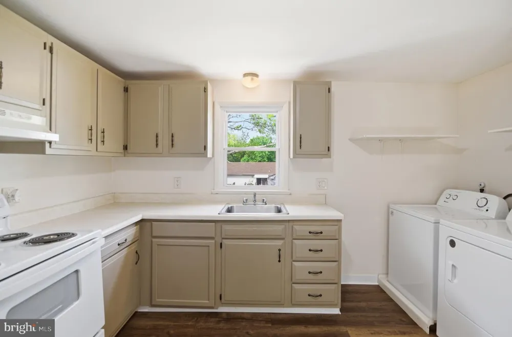 1130 E PARK AVENUE #APT B Vineland, NJ 08360