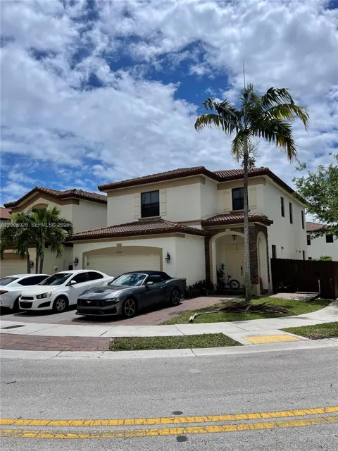 10086 NW 89th Ter